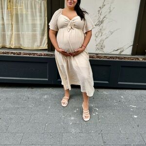 Perfect dress for maternity shoot, baby shower or special occasion.